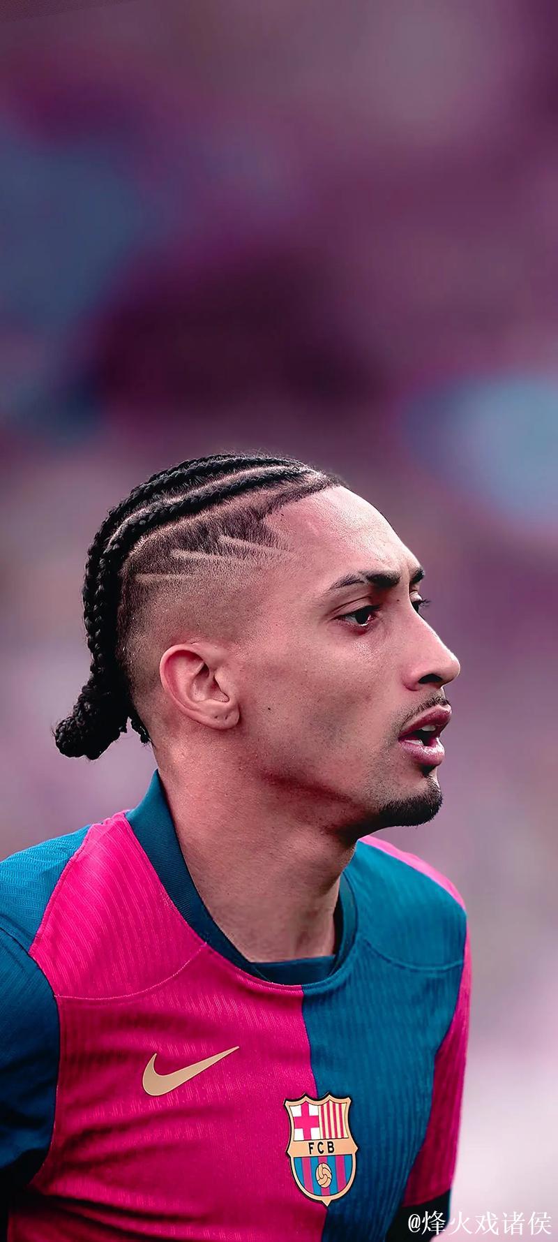 每体:拉菲尼亚向身边人表示,未帮巴萨拿到欧冠自己不会离开 每体:拉菲尼亚向身边人表示,未帮巴萨拿到欧冠自己不会离开